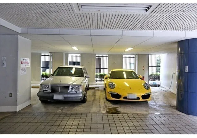 Patio Minami Azabu - Exterior - ["Vehicle", "Yellow", "Car"]