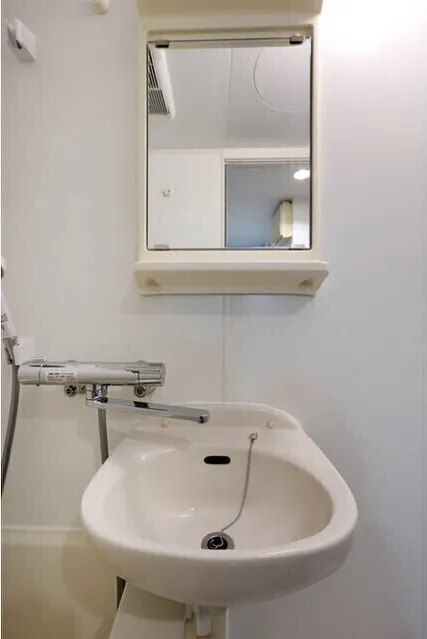 Gala Place Kinshicho - Interior - ["Mirror", "Tap", "Sink"]