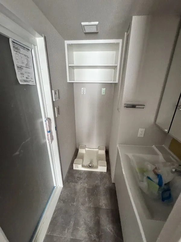 Lumiec Kinshicho - Interior - ["Floor", "Flooring", "Grey"]