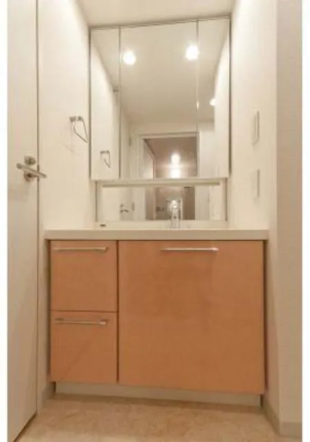 Kokuyole Nihombashi - Interior - ["Mirror", "Cabinetry", "Fixture"]