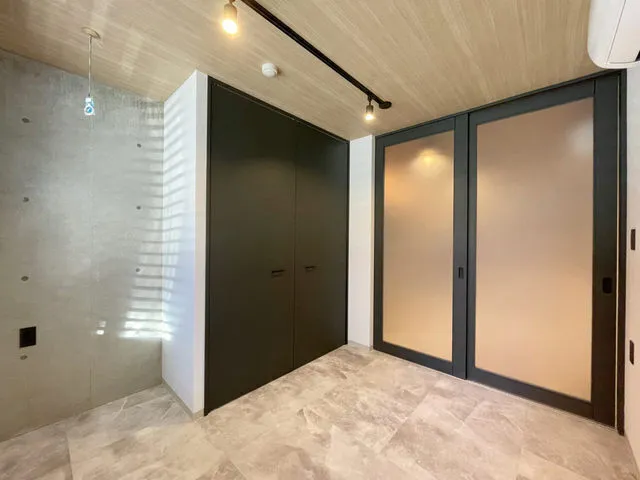 Destino Residencia Arakawa - Interior - ["Wall", "Flooring", "Wood"]
