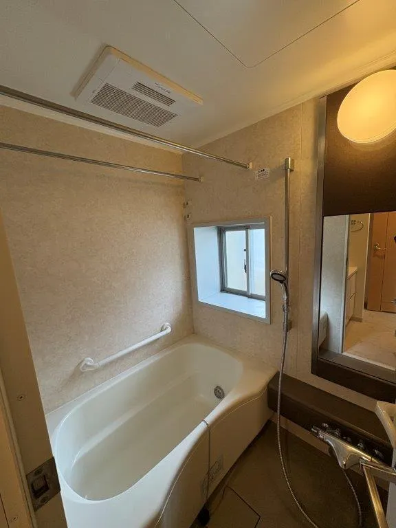Central Crib Roppongi III - Interior - ["Plumbing fixture", "Bathtub", "Flooring"]