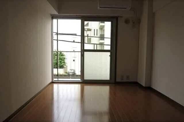 Marumoto Mansion - Interior - ["Building", "Window", "Fixture"]