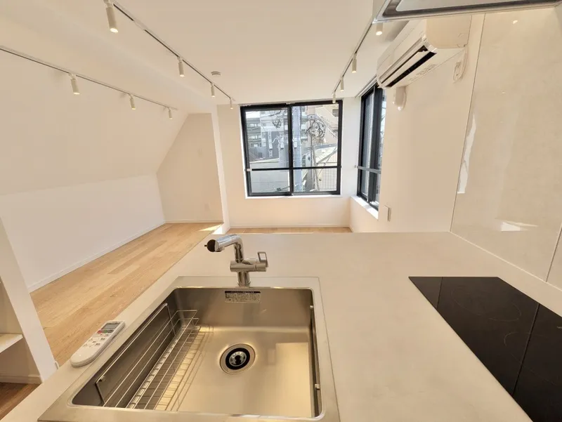 The Trias Togoshiginza - Interior - ["Plumbing fixture", "Flooring", "Sink"]