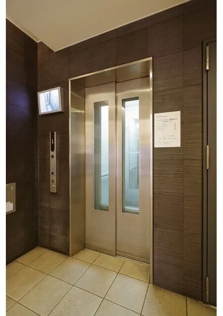 Clio Gotanda - Exterior - ["Handle", "Door", "Fixture"]