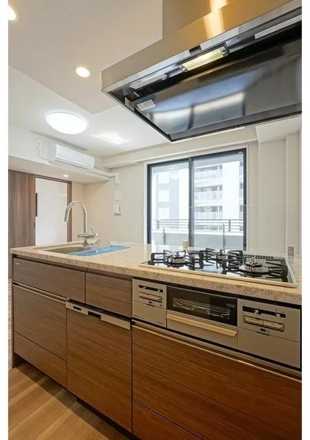 Due Fuchu I - Interior - ["Kitchen", "Kitchen Appliance", "Countertop"]