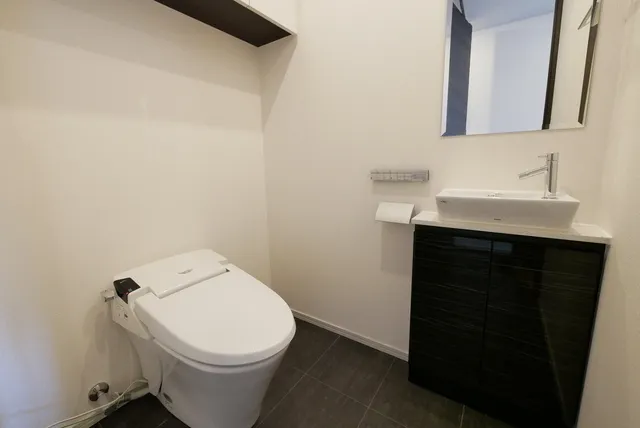 Comforia Shinjuku East Side Tower - Interior - ["Bathroom", "Toilet seat", "Toilet"]
