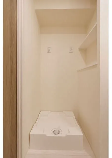 Stylio Kamata II - Interior - ["Wood", "Wood stain", "Hardwood"]