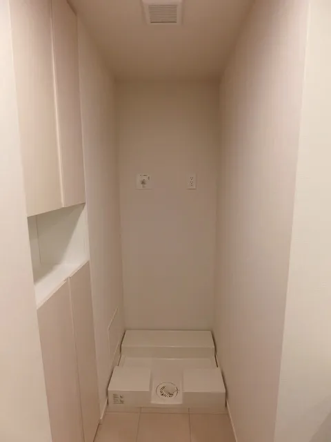 The Parkhouse Toyocho Midori Guest House - Interior - ["Building", "Fixture", "House"]