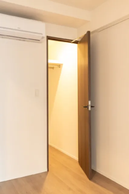 Green Residence Akasaka - Interior - ["Building", "Wood", "Automotive exterior"]