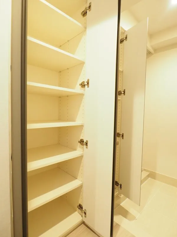 Due Nippori - Interior - ["Wood", "Flooring", "Floor"]