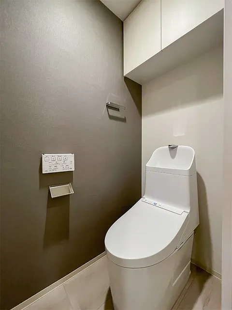 Frontier Residence Kinshi Park - Interior - ["Flooring", "Toilet seat", "Floor"]