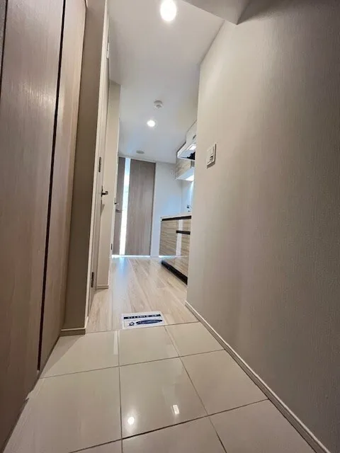 Cross Residence Iidabashi - Interior - ["Fixture", "Building", "Door"]