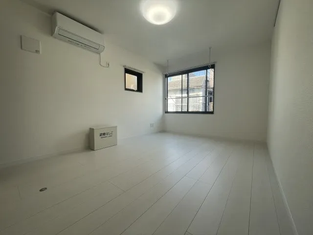 Frasia Uguisudani - Interior - ["Flooring", "Floor", "Ceiling"]