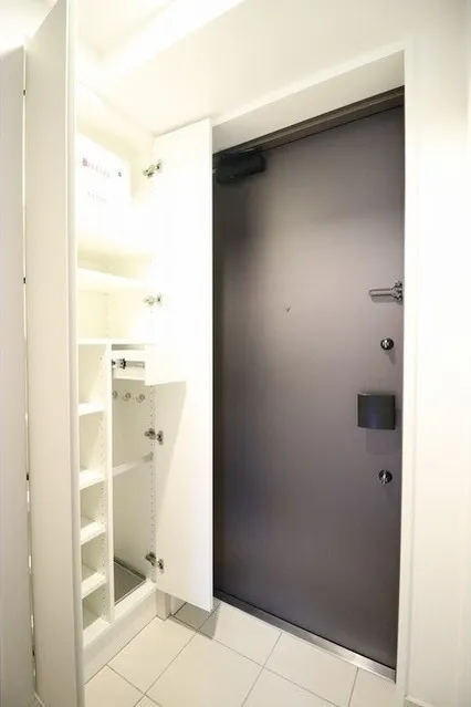 CONTRAL NAKAMEGURO - Interior - ["Building", "Fixture", "Door"]