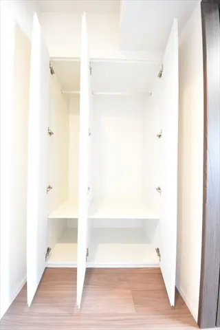 Grand Paseo Kiyosumi Shirakawa II - Interior - ["Wood", "Flooring", "Cupboard"]