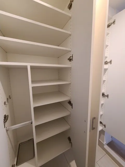 CAVANA Shinjuku Natsumesaka - Interior - ["Shelf", "Furniture", "Cabinetry"]