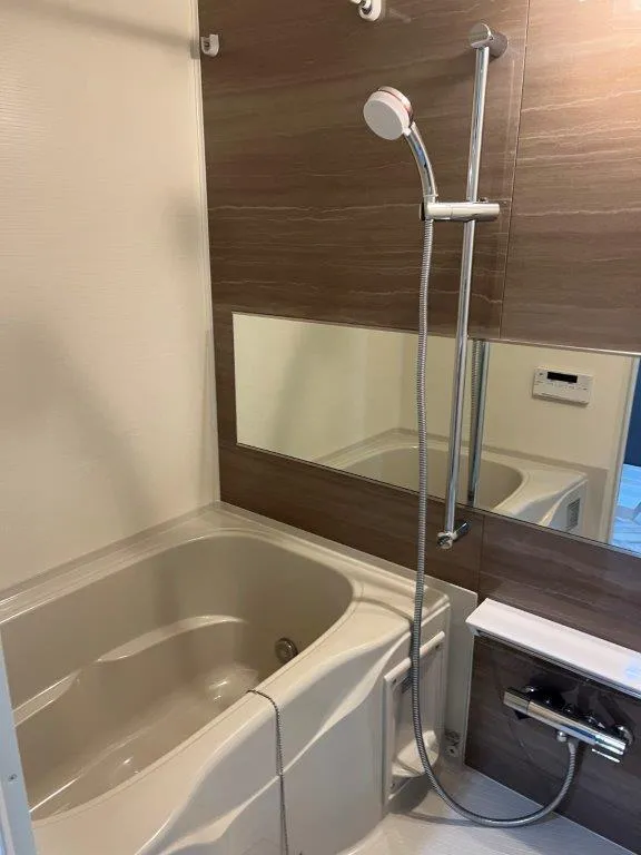 LiveFlat Togoshi - Interior - ["Bathtub", "Plumbing fixture", "Product"]