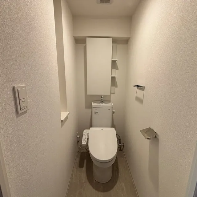 Park Axis Shinagawa Tennozu Isle - Interior - ["Toilet seat", "Floor", "Flooring"]