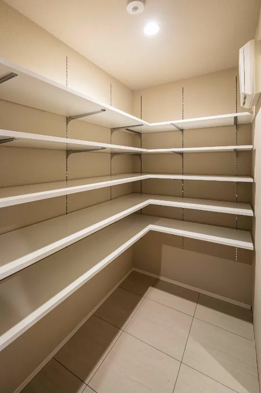 Season Flats Shin-Otsuka - Interior - ["Shelving", "Flooring", "Floor"]