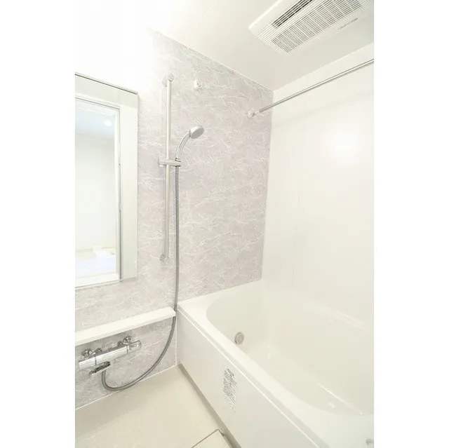 Rivere Shiba Park - Interior - ["Mirror", "Tap", "Plumbing fixture"]