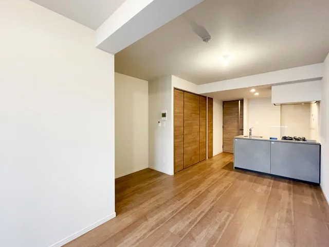 Preasvelta Minowa - Interior - ["Flooring", "Floor", "Wood flooring"]