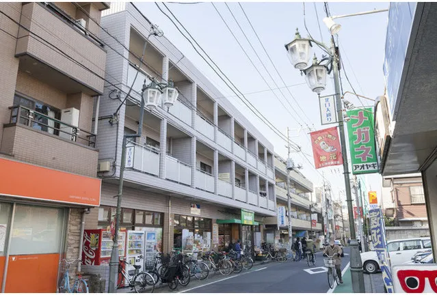 West Road Kamishakujii - Exterior - ["Wheel", "Tire", "Building"]