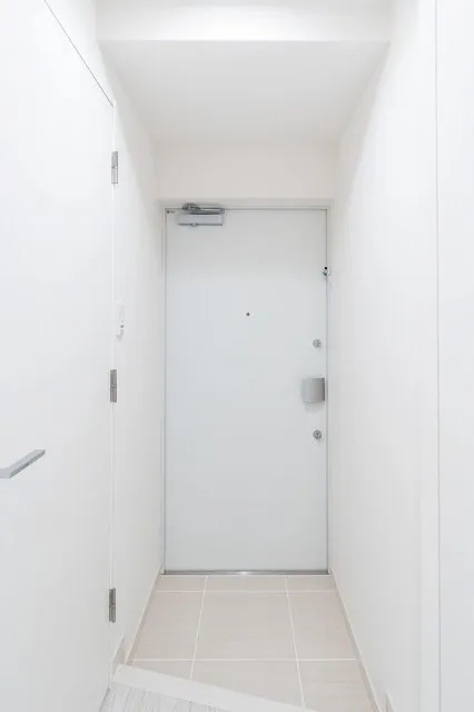 Comforia Oji - Interior - ["Building", "Fixture", "Door"]