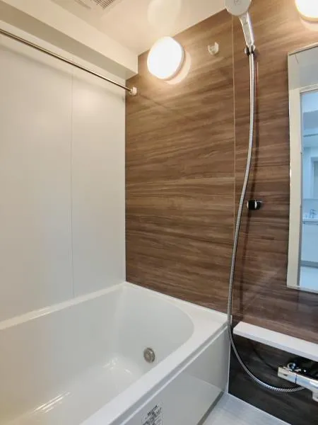 PREMIUM CUBE Ueno - Interior - ["Bathtub", "Building", "Fixture"]