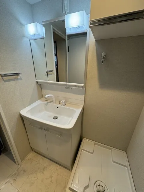 Zweite Kotake Mukaihara - Interior - ["Plumbing fixture", "Floor", "Flooring"]