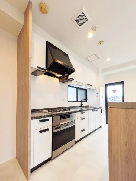 Hiroo GT Building - Interior - ["Flooring", "Kitchen", "Countertop"]