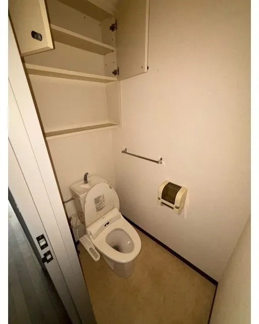 Excel N.K. - Interior - ["Toilet seat", "Toilet", "Plumbing fixture"]