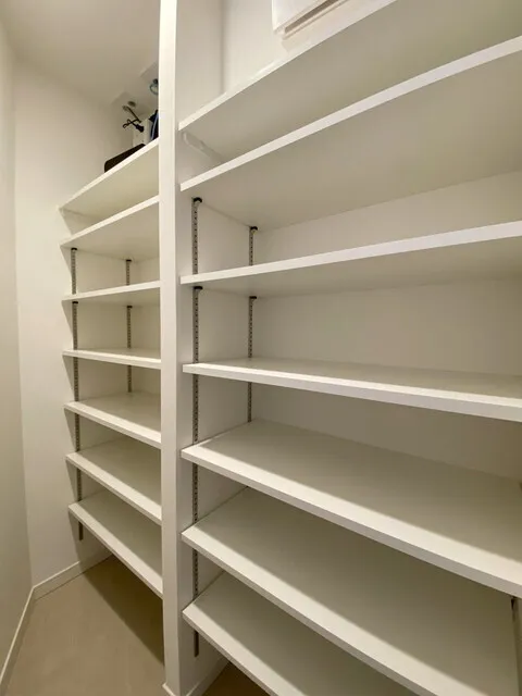 Park Tower Kachidoki South Building - Interior - ["Shelf", "Shelving", "Flooring"]