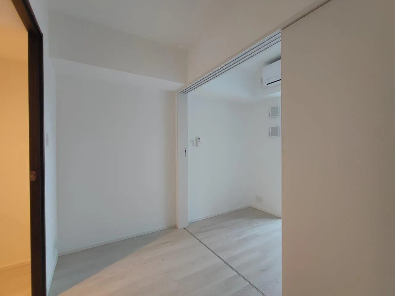 Cross Residence Takadanobaba - Interior - ["Fixture", "Floor", "Wood"]