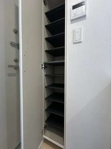 El Faro Otsuka IV - Interior - ["Grey", "Shelving", "Design"]