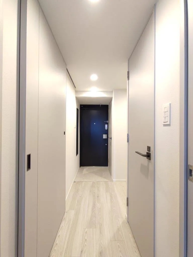 Cross Residence Takadanobaba - Interior - ["Door", "Fixture", "Flooring"]