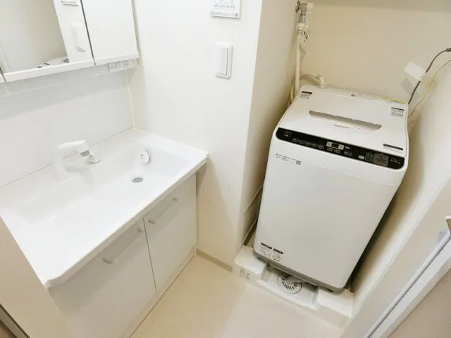 Genovia Ueno Sky Garden - Interior - ["Flooring", "Floor", "Plumbing fixture"]