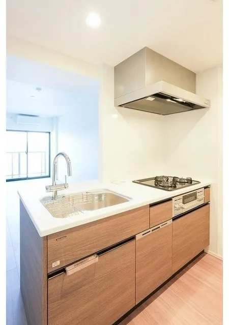 Comforia Liv Nagafukucho - Interior - ["Kitchen", "Countertop", "Flooring"]