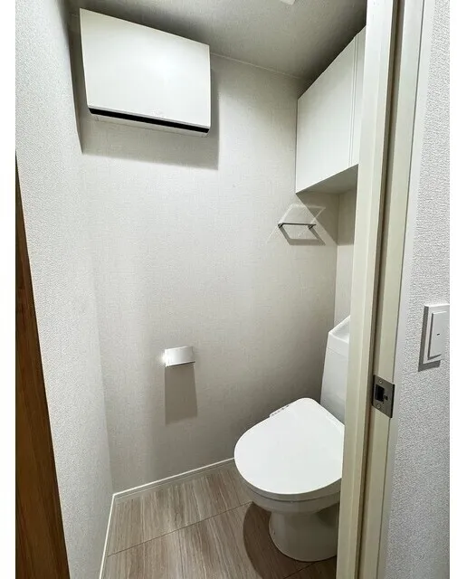 Well Square Hatagaya - Interior - ["Toilet seat", "Toilet", "Flooring"]