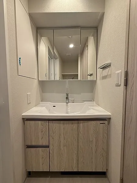 Predia Court Sangenjaya - Interior - ["Flooring", "Floor", "Bathroom cabinet"]
