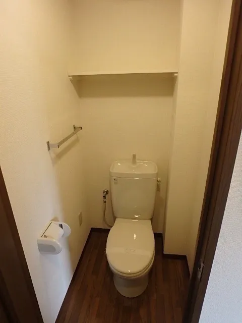 GRACE Omori - Interior - ["Wall", "Toilet seat", "Flooring"]