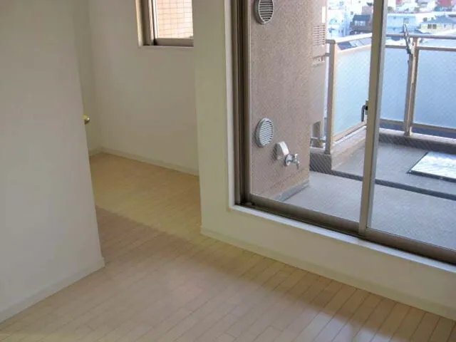 Comforia Nishiwaseda - Interior - ["Window", "Door", "Building"]