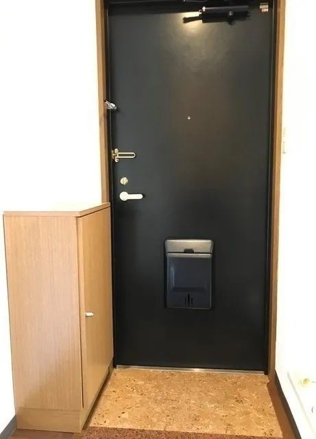Patio Sangenjaya - Interior - ["Door", "Metal"]