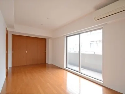 Premier Knotty Yutenji - Interior - ["Property", "Room", "Wood flooring"]