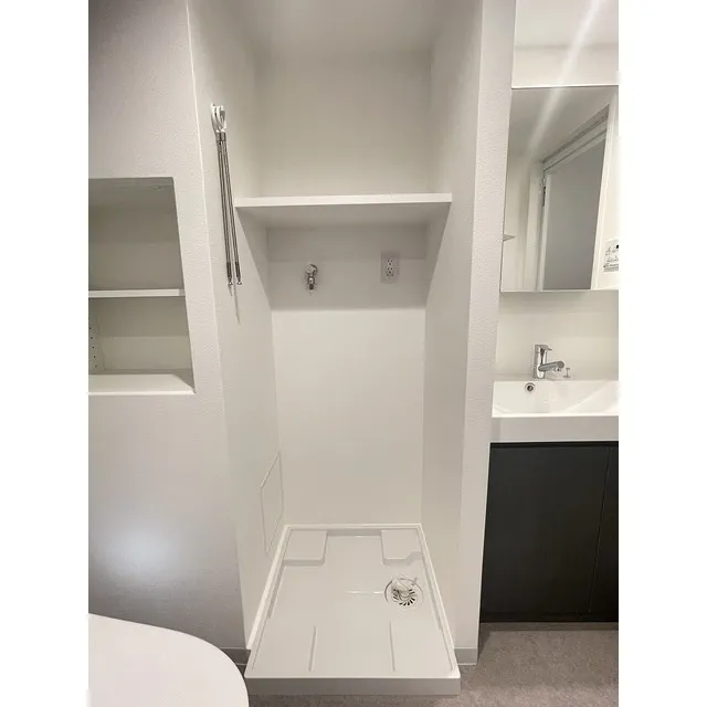 Comforia Kamimeguro - Interior - ["Sink", "Bathroom sink", "Tap"]
