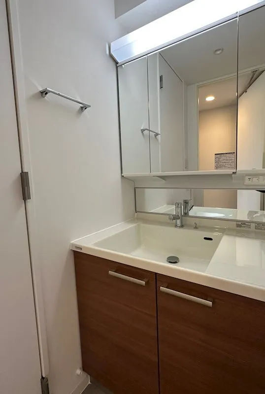 Gramercy Ebisu - Interior - ["Cabinetry", "Sink", "Tap"]