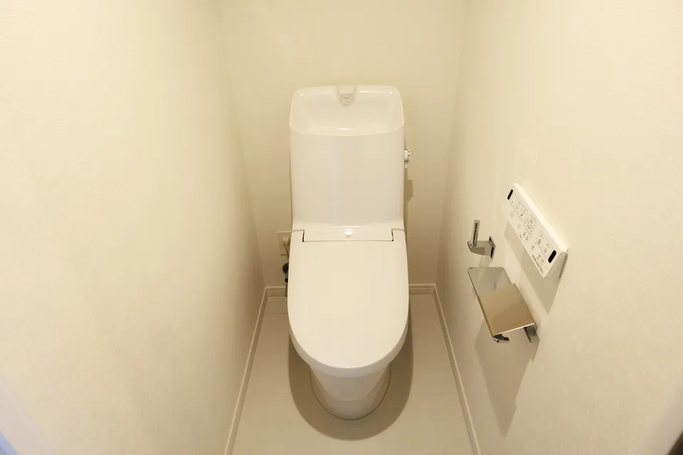 Hmlet Bunkyo Korakuen - Interior - ["Toilet seat", "Toilet", "Bathroom"]