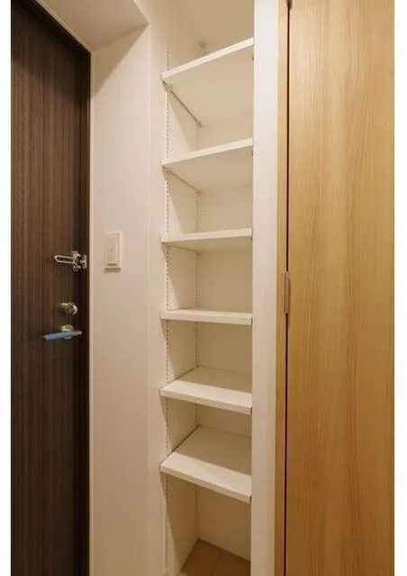 Comforia Honkomagome 1-Chome - Interior - ["Shelving", "Shelf", "Wood"]
