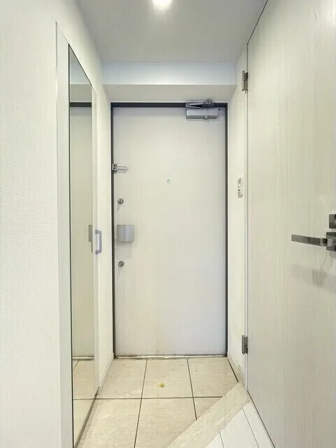 Comforia Liv Ueno - Interior - ["Flooring", "Floor", "Door"]
