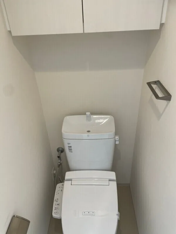 Premium Cube G Nishioi - Interior - ["Plumbing fixture", "Toilet seat", "Toilet"]